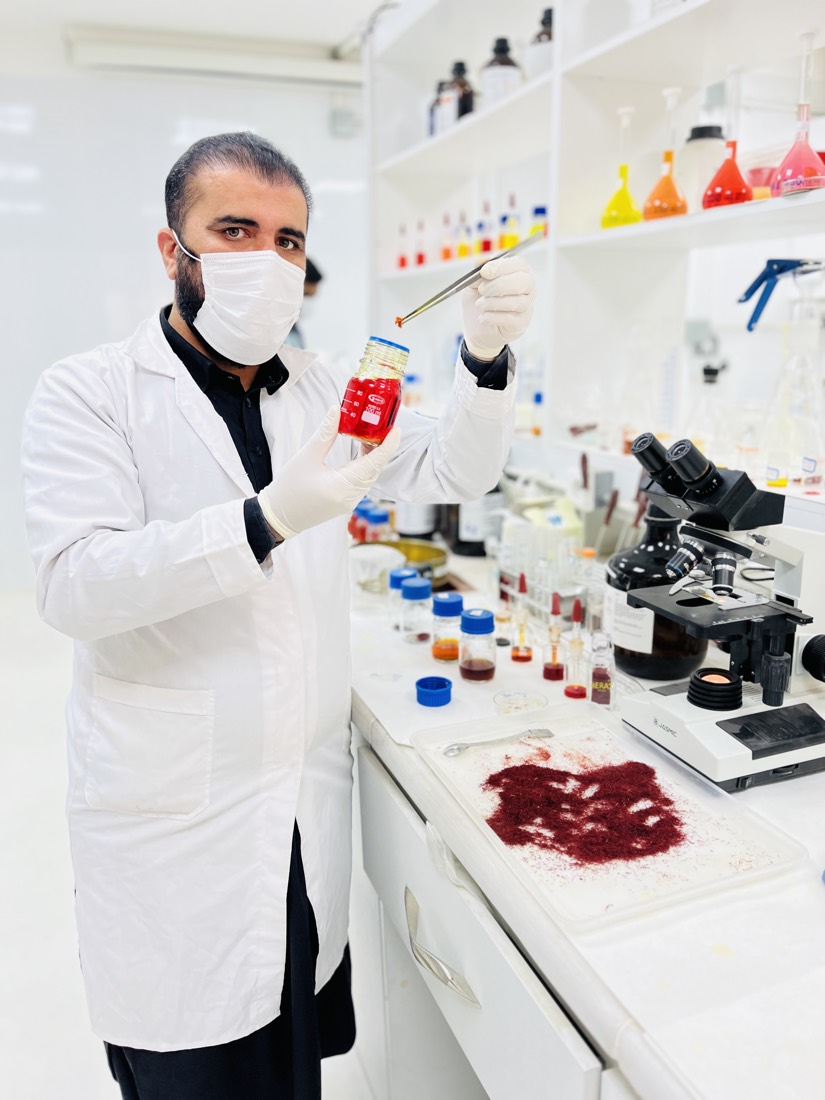 Laboratory testing and grading of saffron